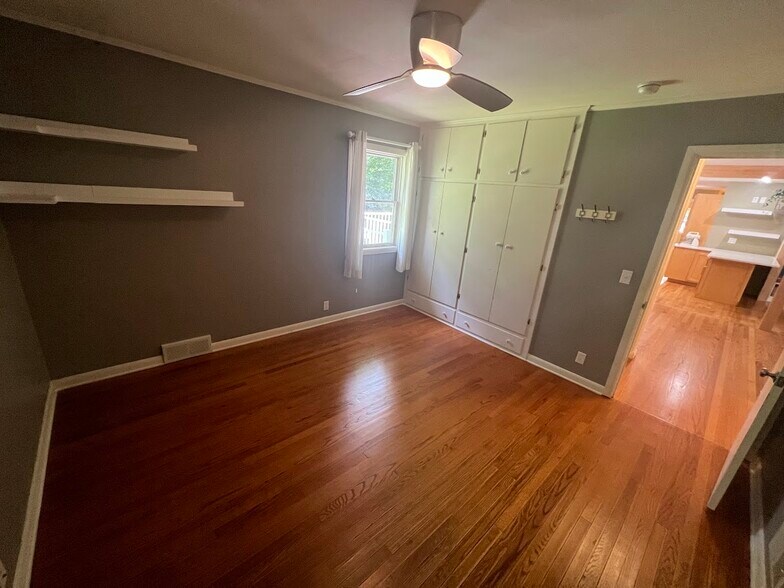 Building Photo - 919 Magdeline Dr