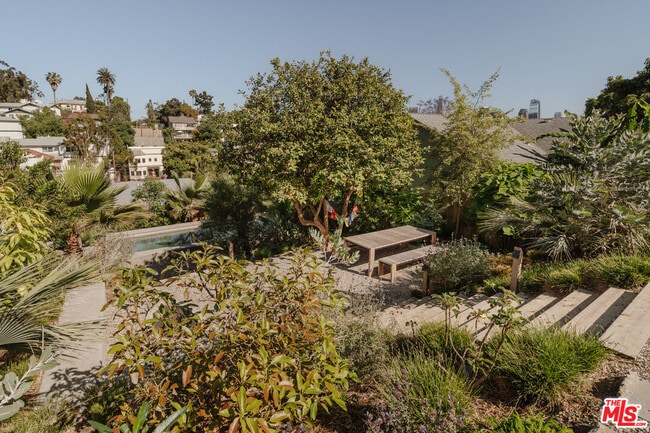 Building Photo - 1097 W Kensington Rd