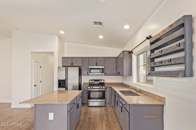 Building Photo - 2669 E Bellerive Dr