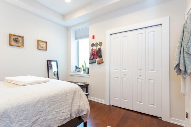 Building Photo - 830 S 4th St