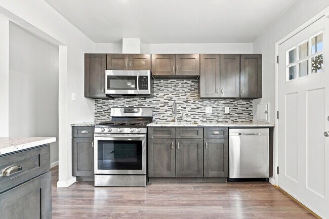 Building Photo - $2,220.95 with $300 Off the first month's rent, 2 Beds - 2 Bath, Duplex in Denver with Washer and...