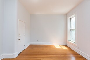 Building Photo - 1849 N Lincoln Ave