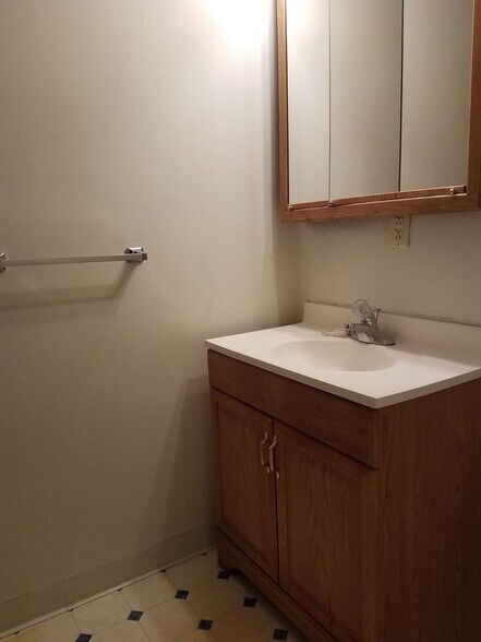 Bathroom - Sink - 1299 Hilltop Cir