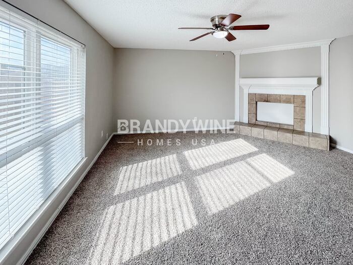 Building Photo - 553 Edwards Dr