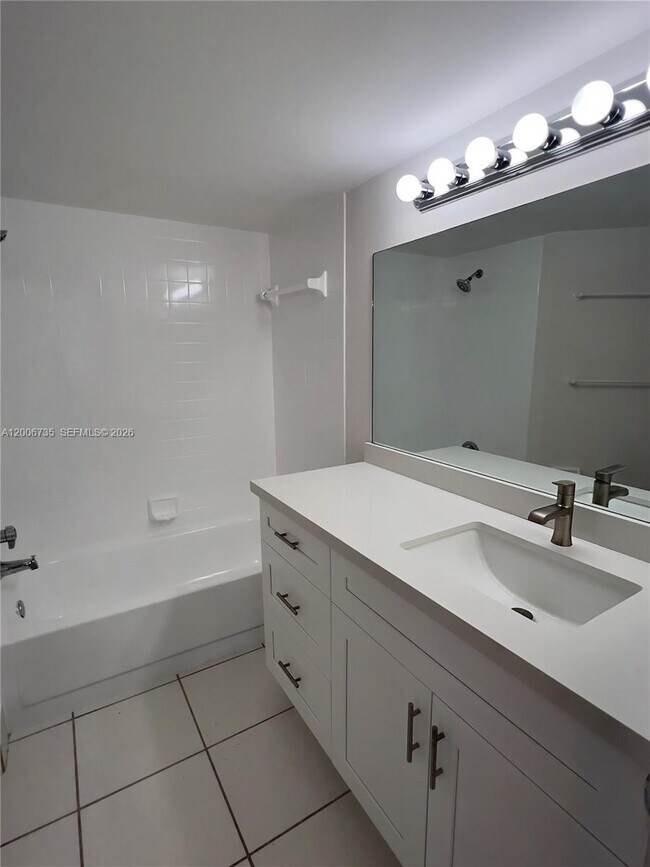 Building Photo - 216 Lake Pointe Dr