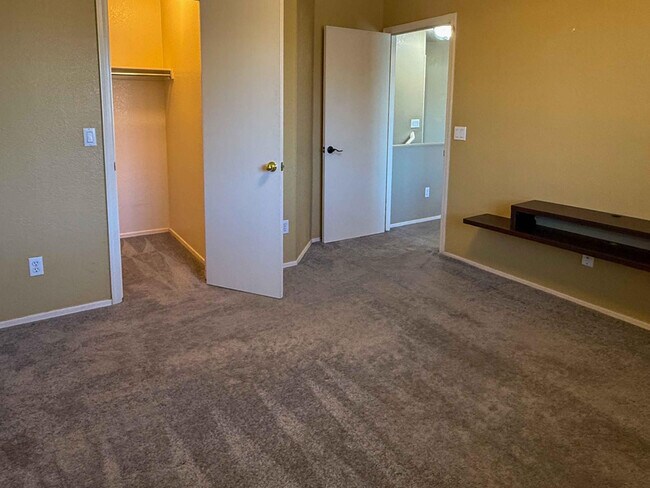 Building Photo - 3103 W Zachary Dr