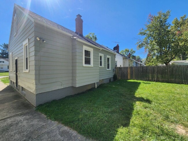 Building Photo - Charming 3-Bedroom Property in Prime Location