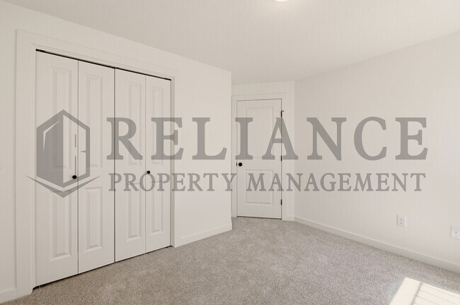 Building Photo - 5259 N Pinecrest Ct