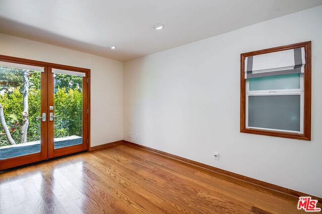 Building Photo - 445 Westmount Dr