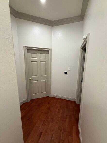 Building Photo - 1645 W 36th Pl