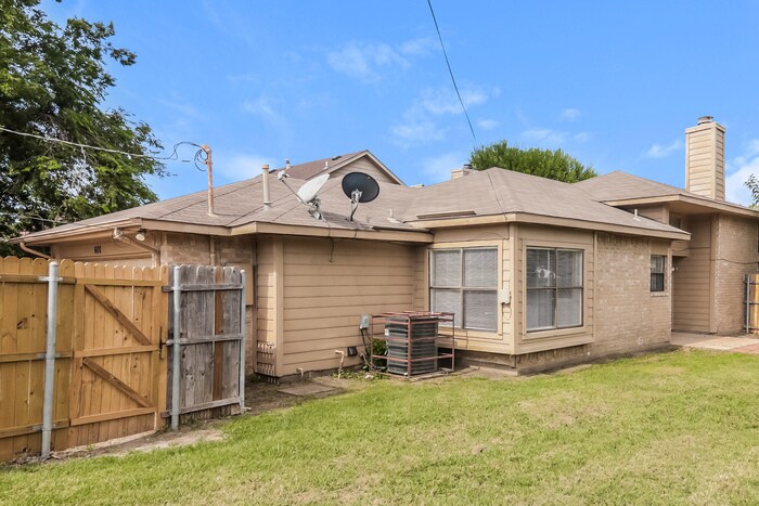 Building Photo - 600 Rancho Dr