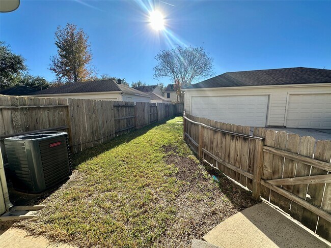 Building Photo - 29709 Valley Center Dr