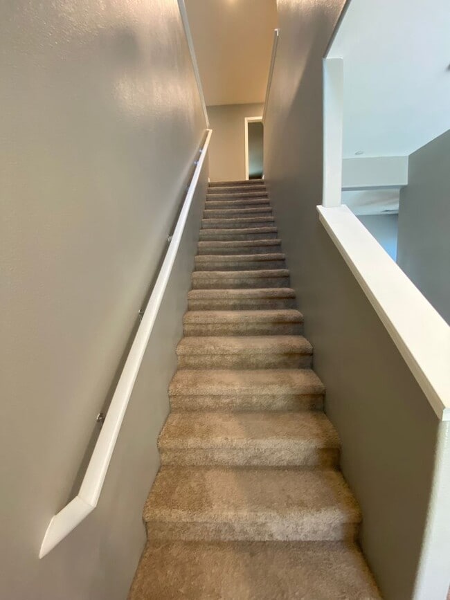 Building Photo - Beautiful home in desirable neighborhood for rent in Visalia CA