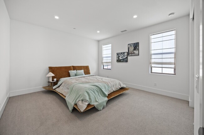 Building Photo - 135 Oakstone