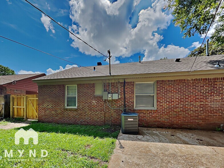 Building Photo - 3224 Cromwell Ave