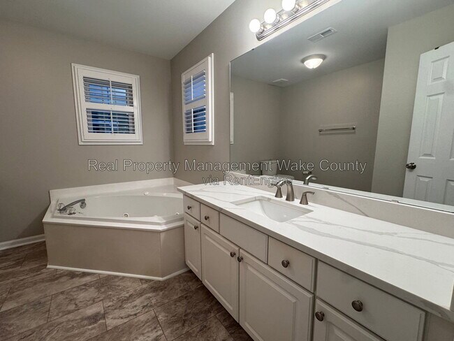 Building Photo - 4021 Wellington Ridge Loop
