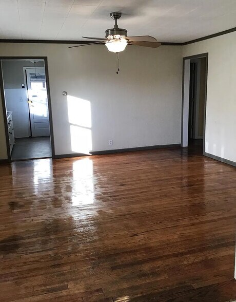 Building Photo - 208 E 34th St