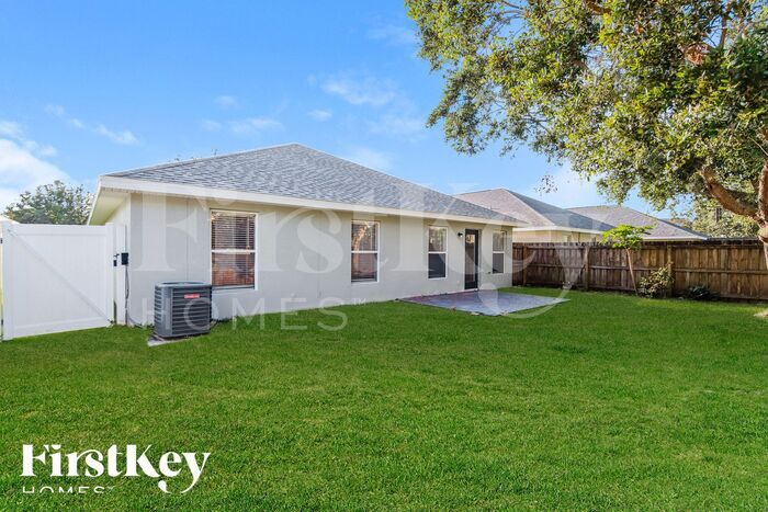 Building Photo - 2721 Stratford Pointe Dr