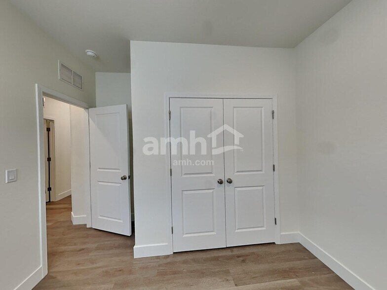 Building Photo - 493 Silverbell Fls Pl