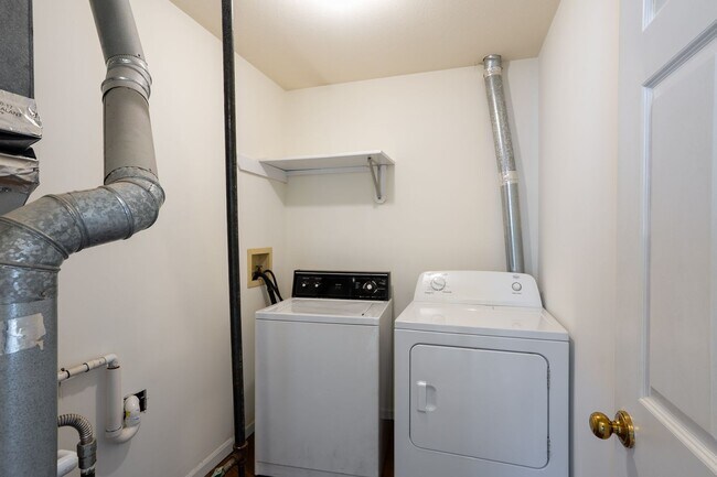 Building Photo - 2412-2414 Calder Ct.