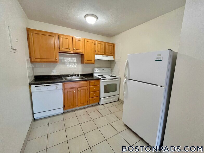 Building Photo - 75 Gardner St