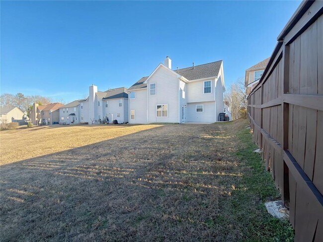 Building Photo - 2770 Austin Ridge Dr NE