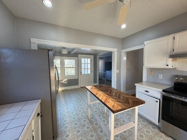 Building Photo - 5826 Railroad Ave