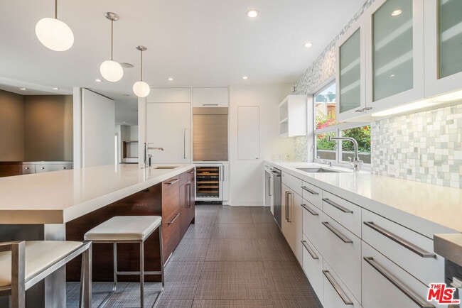 Building Photo - 686 Enchanted Way