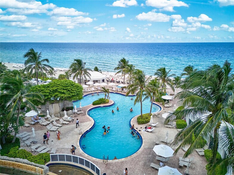 Building Photo - 18001 Collins Ave