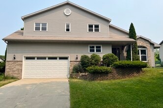 Building Photo - 5849 Oxbow Bend