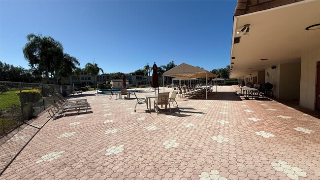 Building Photo - 12 Willowbrook Ln