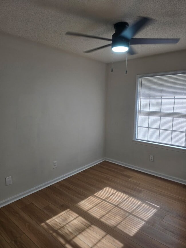 Building Photo - Renovated Home 3 bedroom 1.5 bath with new privacy wooden fence