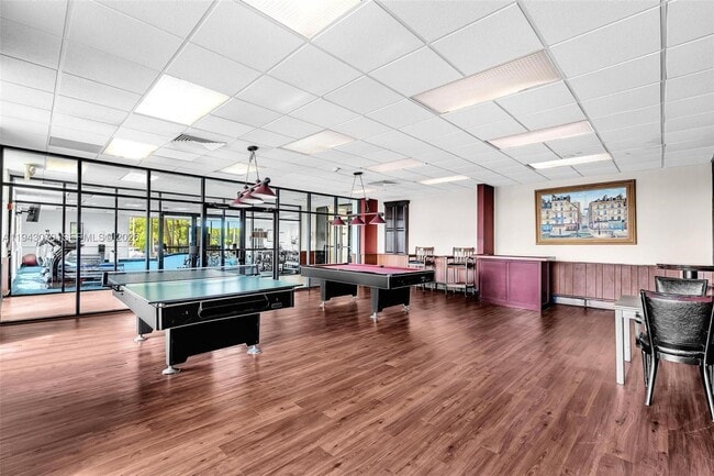 Building Photo - 500 Bayview Dr