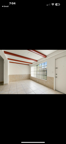 Building Photo - 335 Paradise Blvd