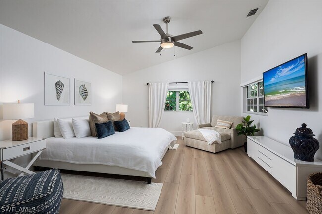 Building Photo - 339 4th Ave N