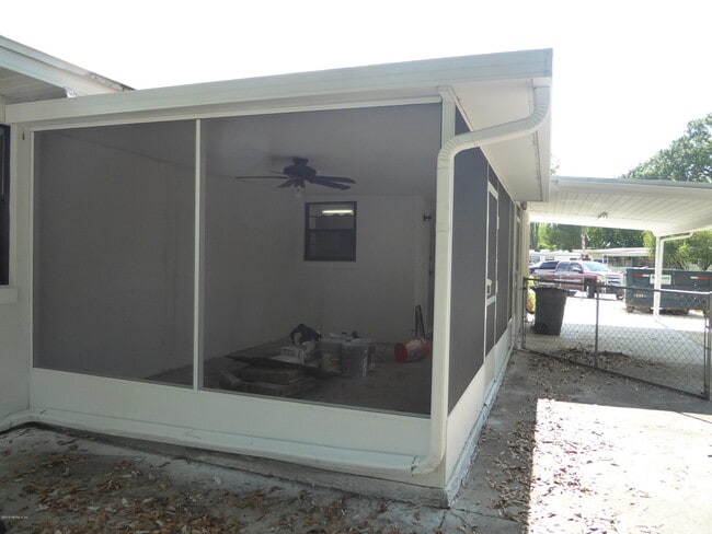 Building Photo - 777 La Marche Dr