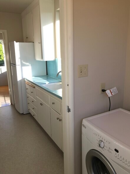 Building Photo - 459 44th St