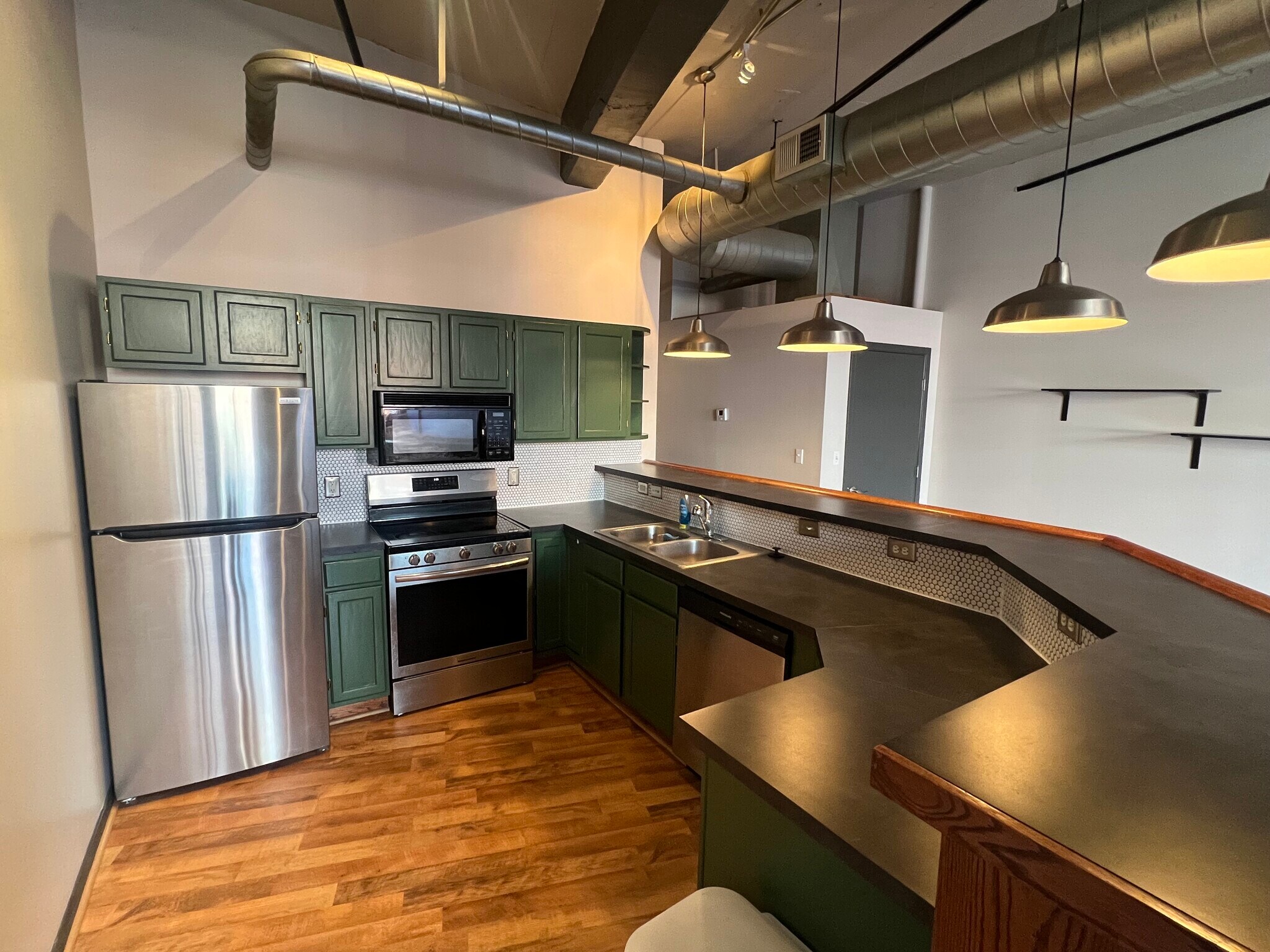 Building Photo - 200 Main St