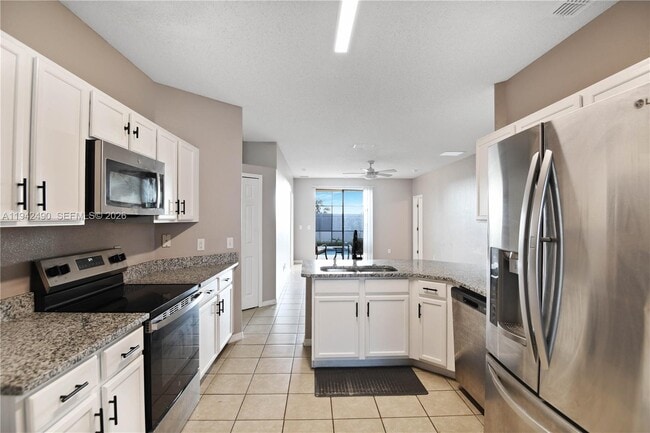 Building Photo - 915 Knollwood Dr