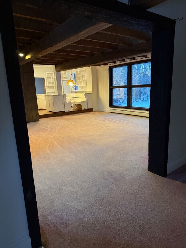 Building Photo - 75 Pine St