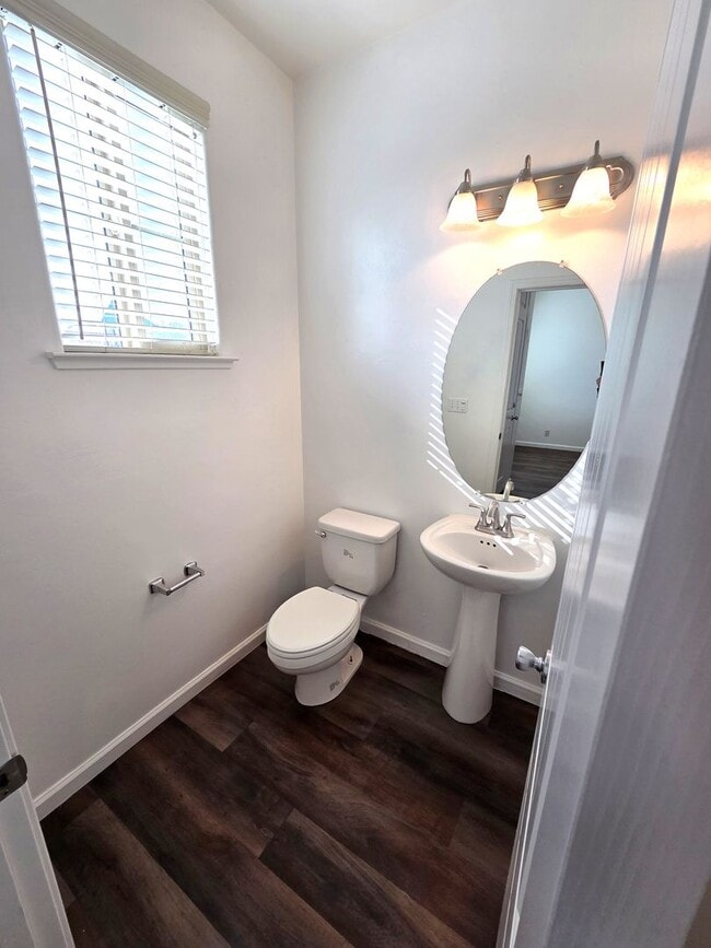 Building Photo - Beautiful 3 Bedroom 2.5 Townhouse by Summit Charter Academy