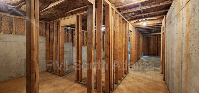 Building Photo - 525 Twelve Oaks Dr