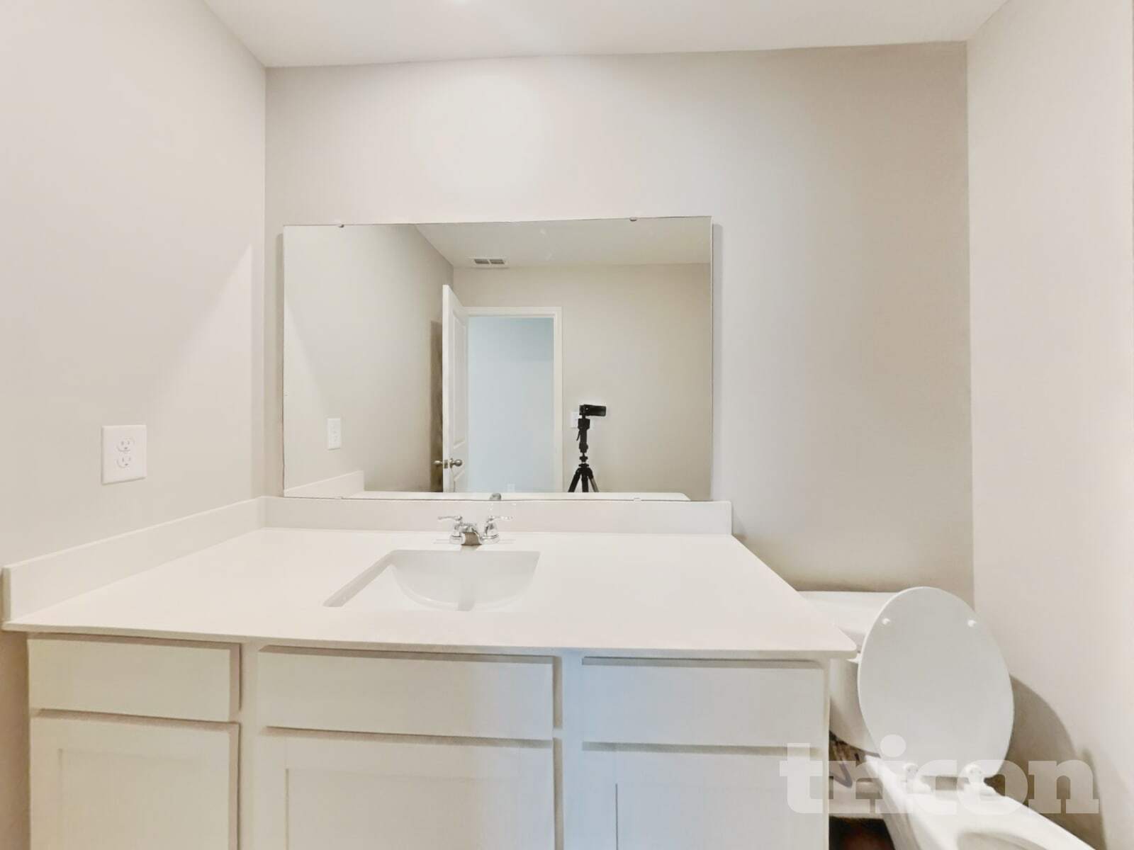 Building Photo - 229 Babbling Brk Dr