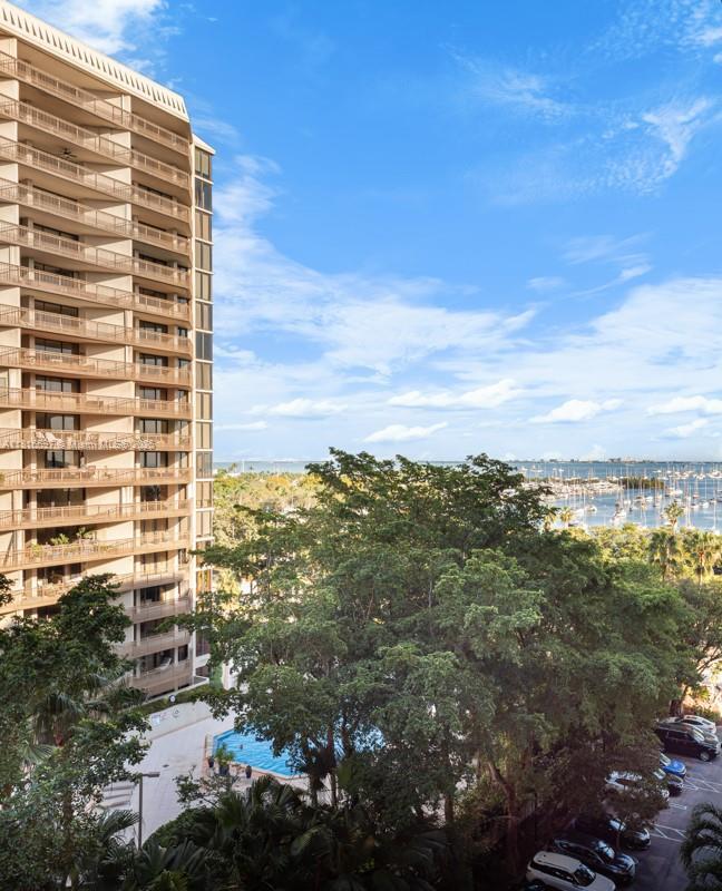 Building Photo - 2951 S Bayshore Dr