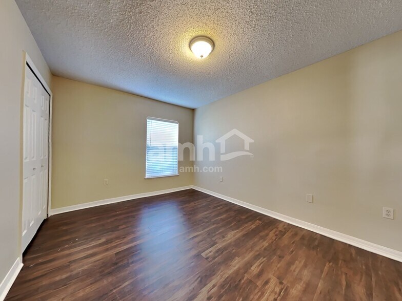 Building Photo - 4045 Half Moon Cir