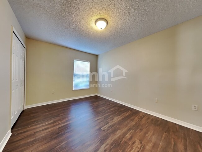 Building Photo - 4045 Half Moon Cir