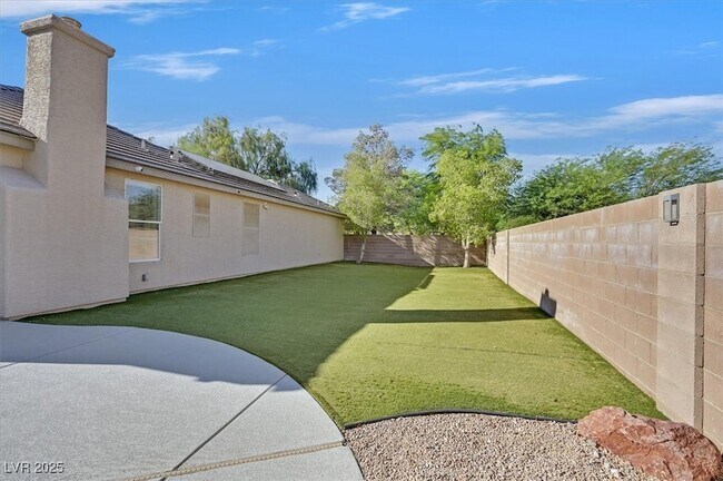 Building Photo - 7221 Sandy Plains Ave