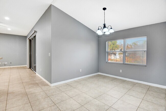 Building Photo - 11 Manderley Ln