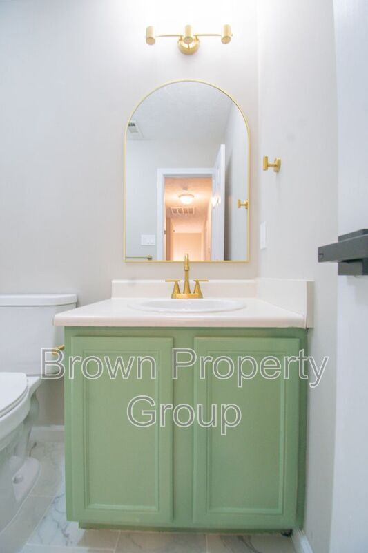 Building Photo - 3685 Pioneer Dr