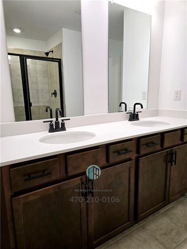 Building Photo - Beautiful End-Unit three-story townhome in Tucker